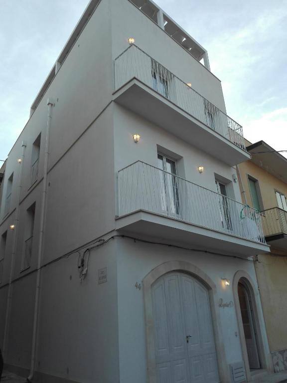Lyria, Via Regina Elena, Marzamemi